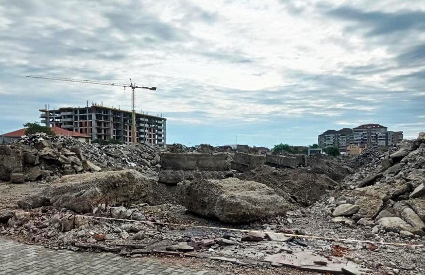 Jellegzetes romániai átalakulás. A nagyváradi Înfrăţirea szerszámgépgyár helyén ma lakópark áll •  Fotó: Sütő Éva