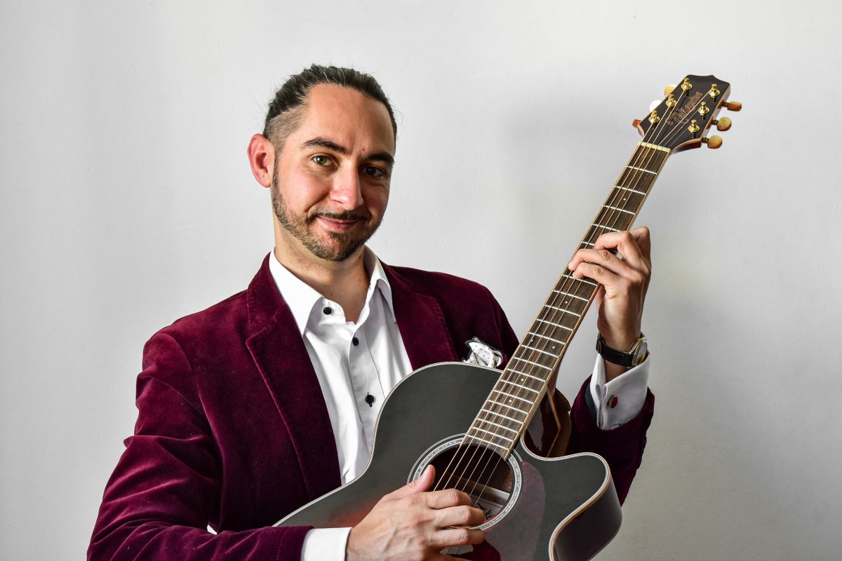 Kádár Zoltán János református teológusból lett zeneoktató, akinek igen szerteágazó a művészeti tevékenysége •  Fotó: Aszalós Barnabás