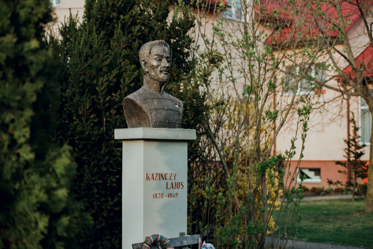 Szobrot állítottak Kazinczy Lajosnak is, akit a 15. aradi vértanúként tartanak számon •  Fotó: Sütő Éva