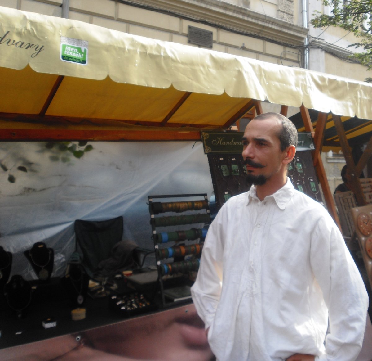 Nádudvary László szerint a kézművesnek állandóan képeznie kell magát •  Fotó: Nánó Csaba