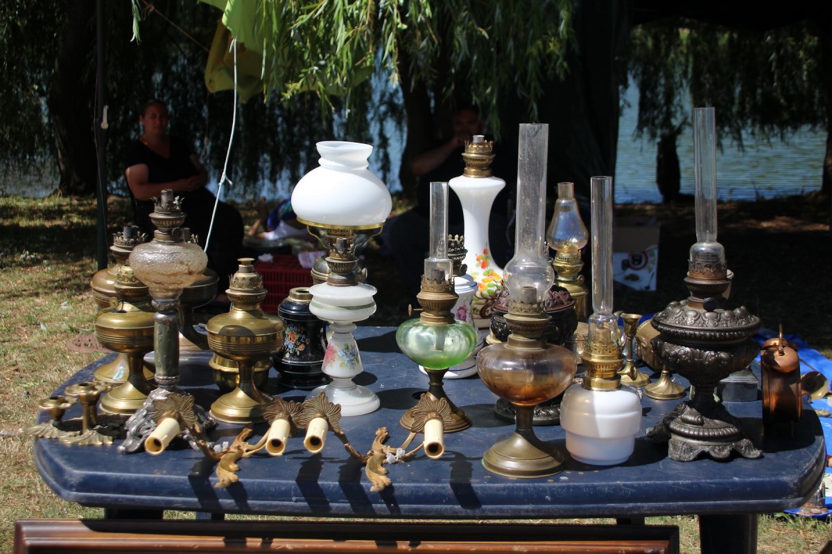 Fényhordozók. A régi petróleumlámpák keresett régiségek •  Fotó: Sütő Éva