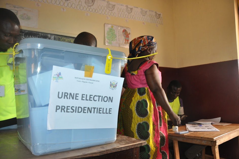 Az államelnökválasztás szavazatainak urnája &bullet;  Fotó: Tamás Gergő Samu