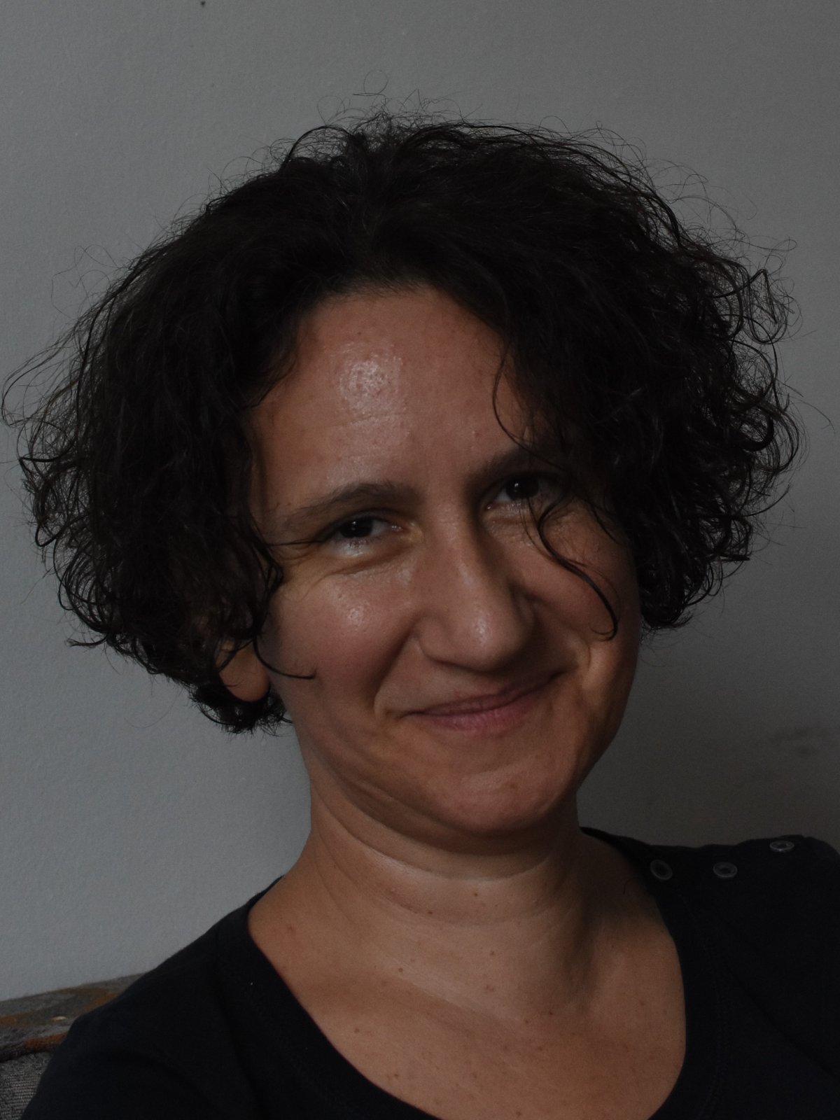 Dr. Székely Edit: minden országban vannak szkeptikusok, vírus- és oltástagadók… Talán arányaikban van csak különbség. Ez az arány azonban döntő a járvány jövőbeli alakulása szempontjából 