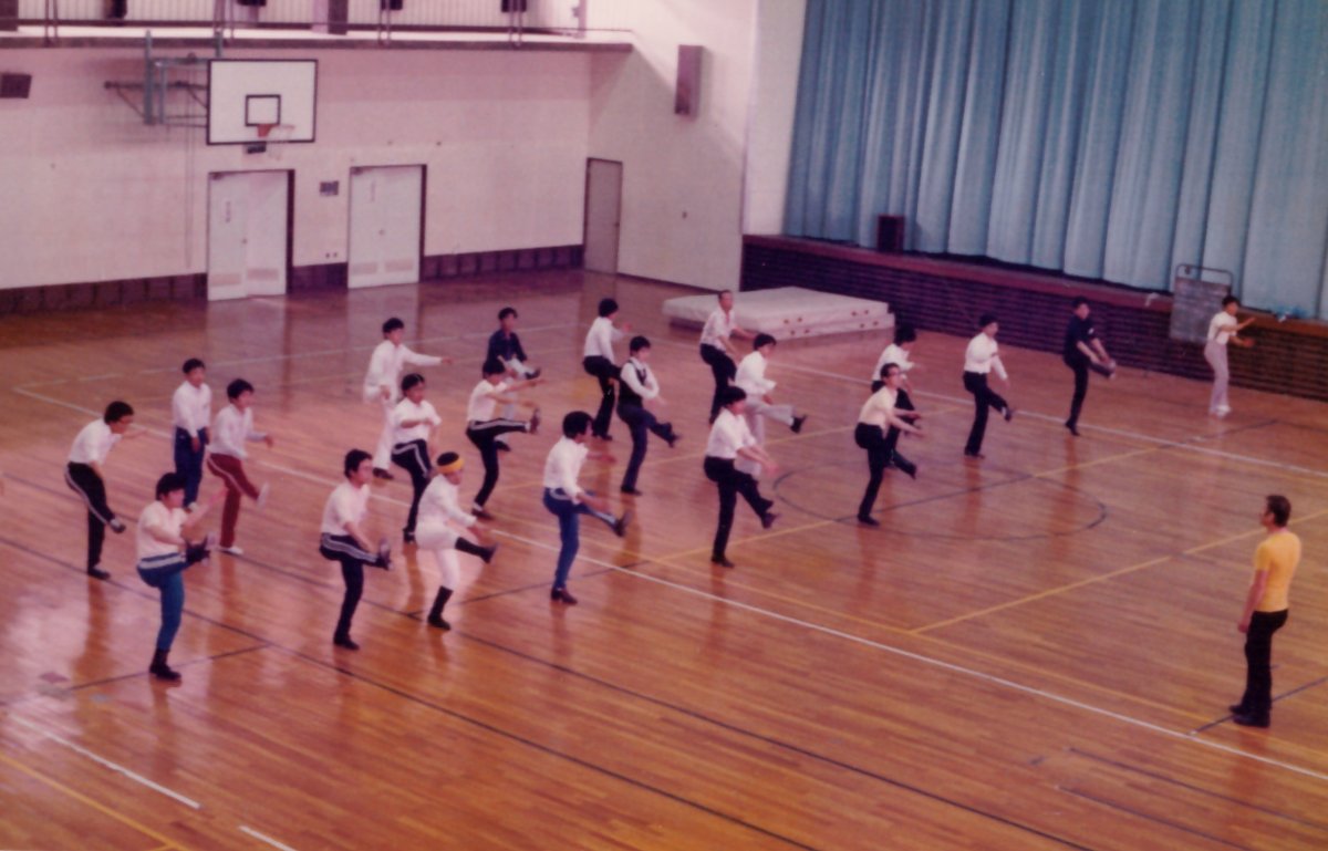 Magyar tánctanítás japán fiataloknak •  Fotó: Magyar Állami Népi Együttes/Archív