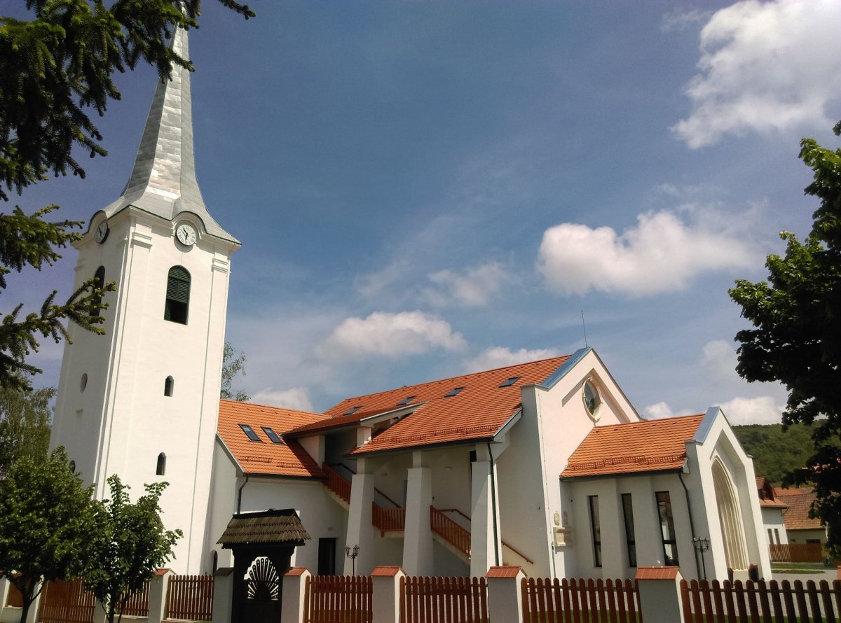 A templom az utcafrontról •  Fotó: Mezőpaniti Református Egyházközség