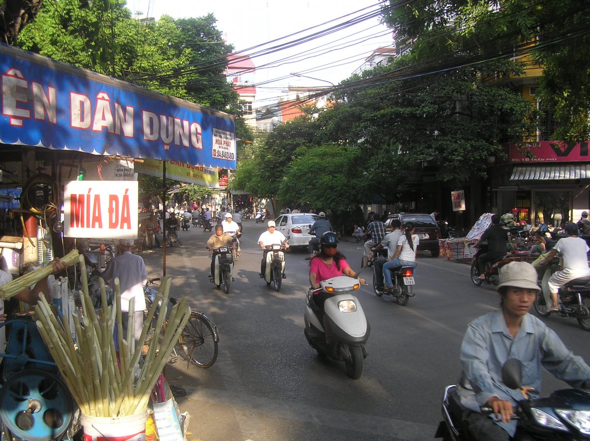 Hanoi legnépszerűbb járműve a motorbicikli • Fotó: Csermák Zoltán