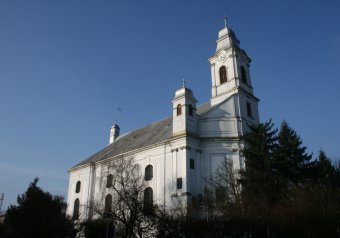 Szamosújvár örmény gyökerei –  Erdély legszebb barokk temploma a kisváros katolikus székesegyháza