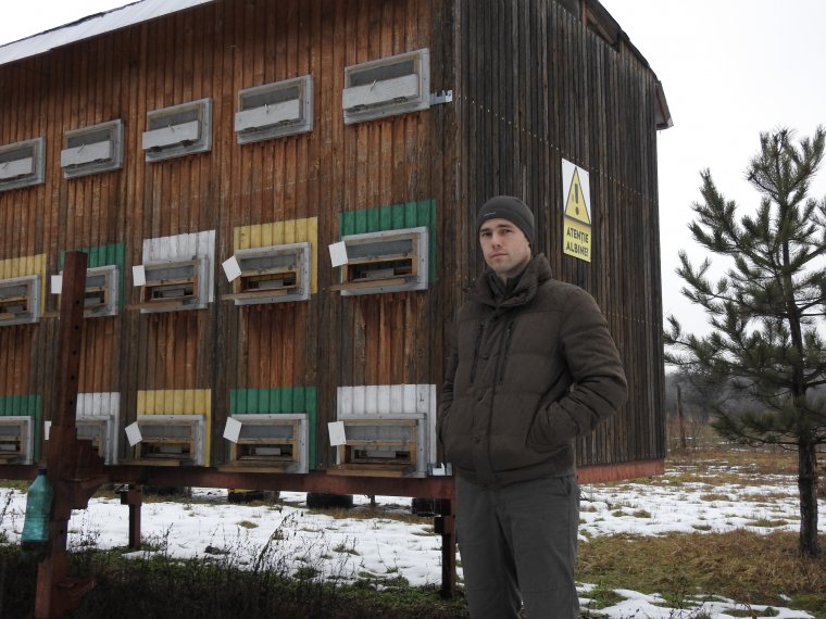 Okostelefonra „üzenő” méhek – a csúcstechnológiát alkalmazó szatmári gazda lett a Partiumban az Év méhésze