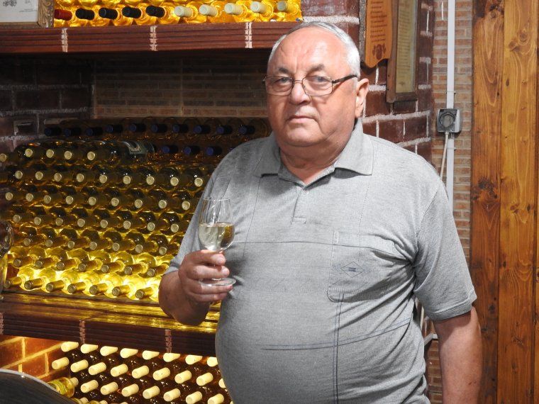 Enyedi bornak nem kell cégér
