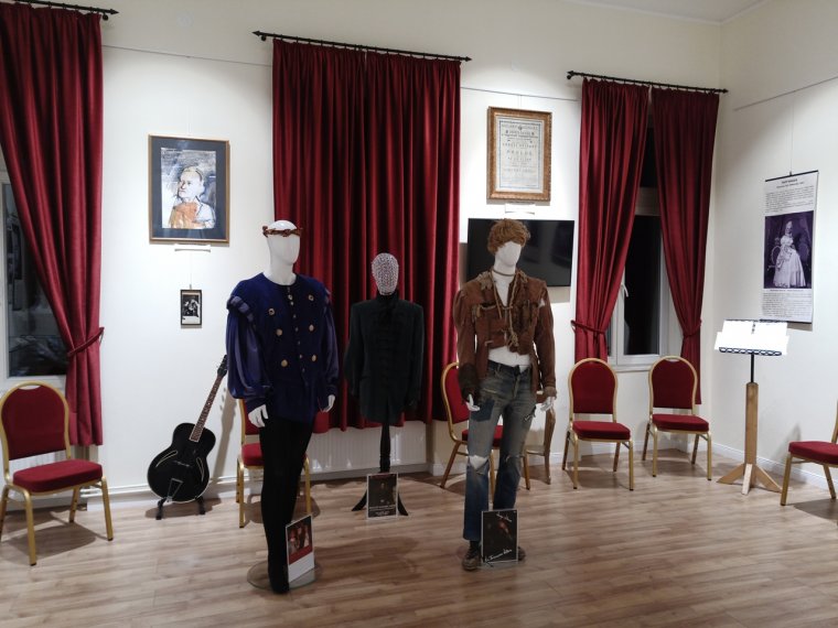 Magángyűjteményből múzeumot álmodnak – interjú Kiss Törék Ildikó nagyváradi színművésznővel