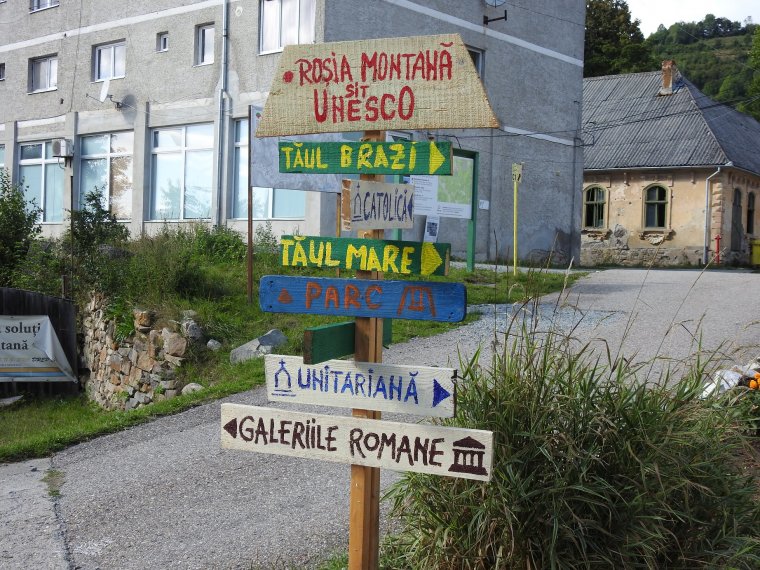 Egy gát megrepedése miatt ki kellett menekíteni a verespataki lakosok egy részét
