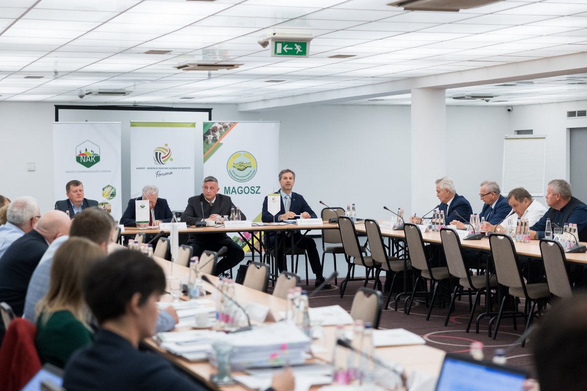 A Kárpát-medencei Magyar Gazdák Egyeztető Fóruma Budapesten • Fotó: EMGESZ