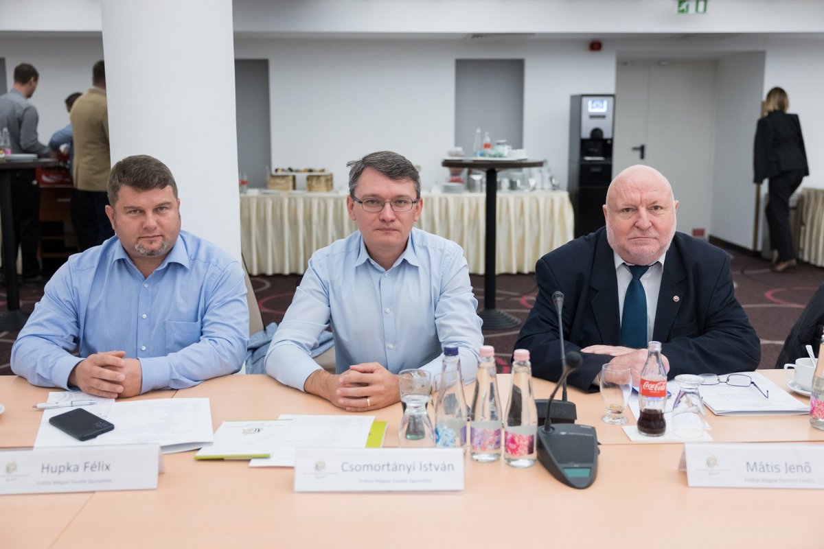 Az Erdélyi Magyar Gazdák Egyesületeinek Szövetsége (EMGESZ) résztvevői a budapesti tanácskozáson:  Hupka Félix, Csomortányi István és Mátis Jenő •  Fotó: EMGESZ