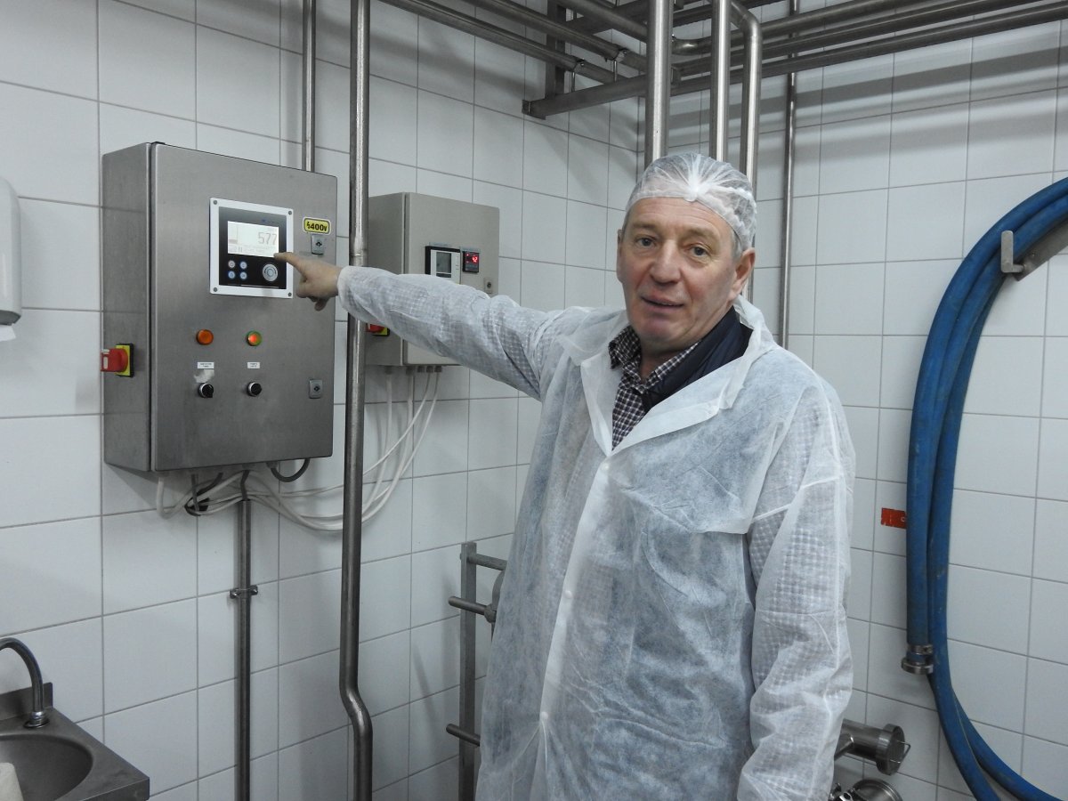 Az indító gomb. A hűtőtankokba szivattyúzott tejet innen továbbítják a feldolgozás helyszíneire •  Fotó: Makkay József