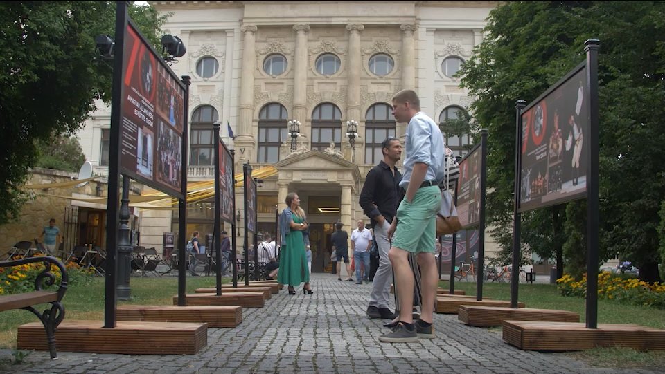 Hetven év a világ körül című kiállítás a Magyar Állami Népi Együttesről a budapesti Corvin téren •  Fotó: Hagyományok Háza