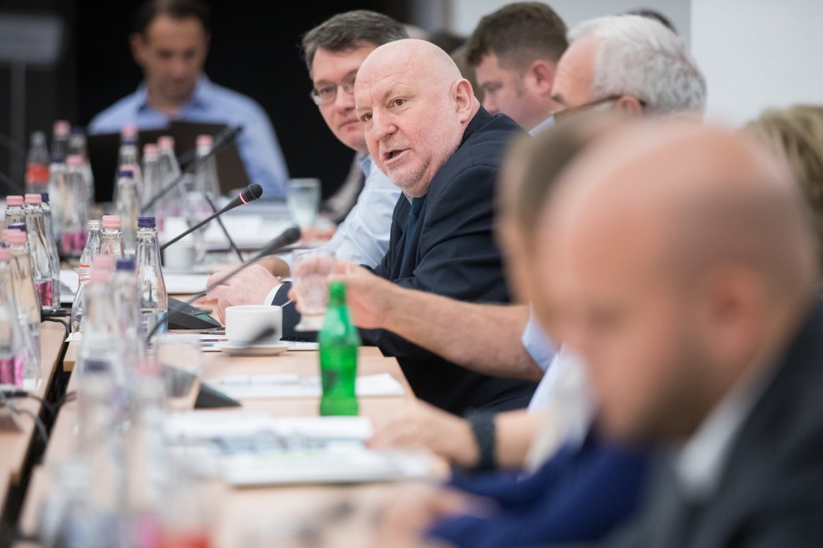 Mátis Jenő, az EMNT Gazdasági és Vidékfejlesztési Szakbizottságának elnöke a honosítási folyamatról és az anyaországi választásra való regisztrációs tevékenységről beszélt •  Fotó: EMGESZ