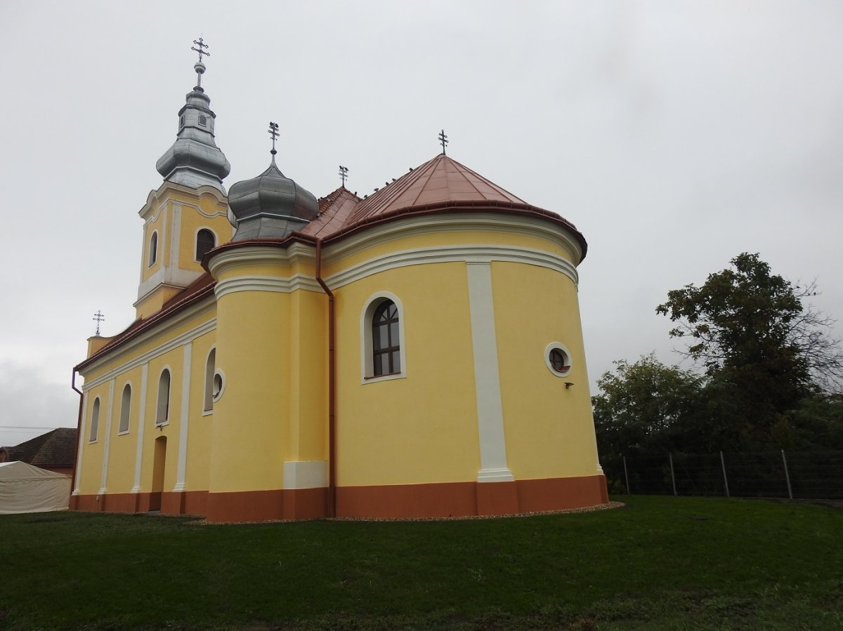 A felújított nagypeleskei templom •  Fotó: Makkay József