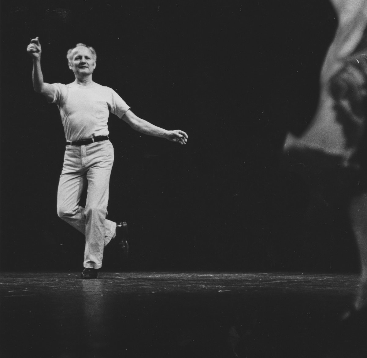 Timár Sándor legényest tanít •  Fotó: Eifert János