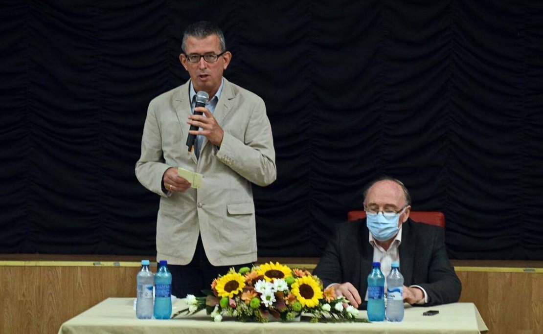 Az Emlékezni márpedig kell! című monográfiát Zakar Péter történész, a Szegedi Tudományegyetem rektorhelyettese mutatta be •  Fotó: Alma Mater Alapítvány