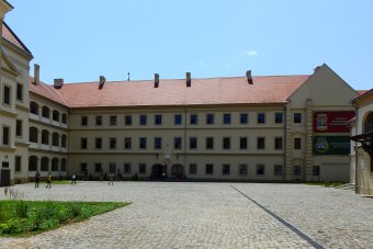 Légből kapott rendelkezéssel nehezíti meg a történelmi magyar egyházak ingatlanjainak restitúcióját a legfelsőbb bíróság