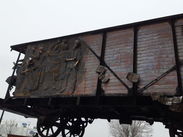 Kibeszélni a málenkij robot örökségét