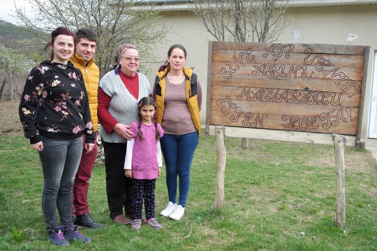 Magyarul tanítani a Szeret folyón túl