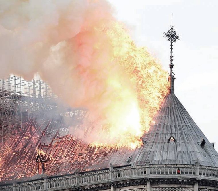 Képmutatók álünnepe és kirakatgyásza