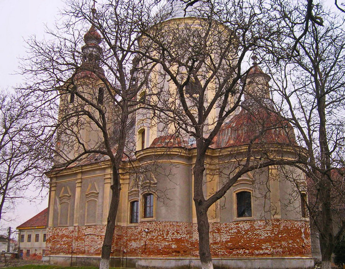 A nagykárolyi Szent Mihály és Gábor arkangyalok görögkatolikus templom, ahol magyar nyelvű a liturgia &bullet;  Fotó: Sütő Éva