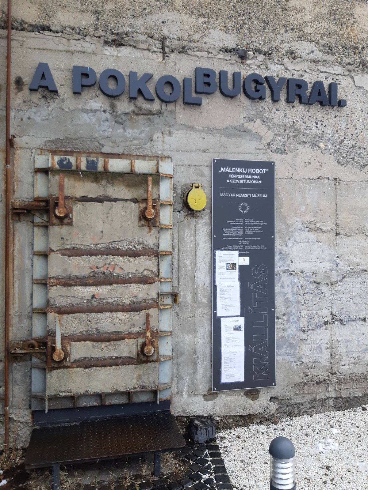 A nyílt bunkertörténeti kiállítás főbejárata &bullet;  Fotó: Dr. Ábrám Zoltán