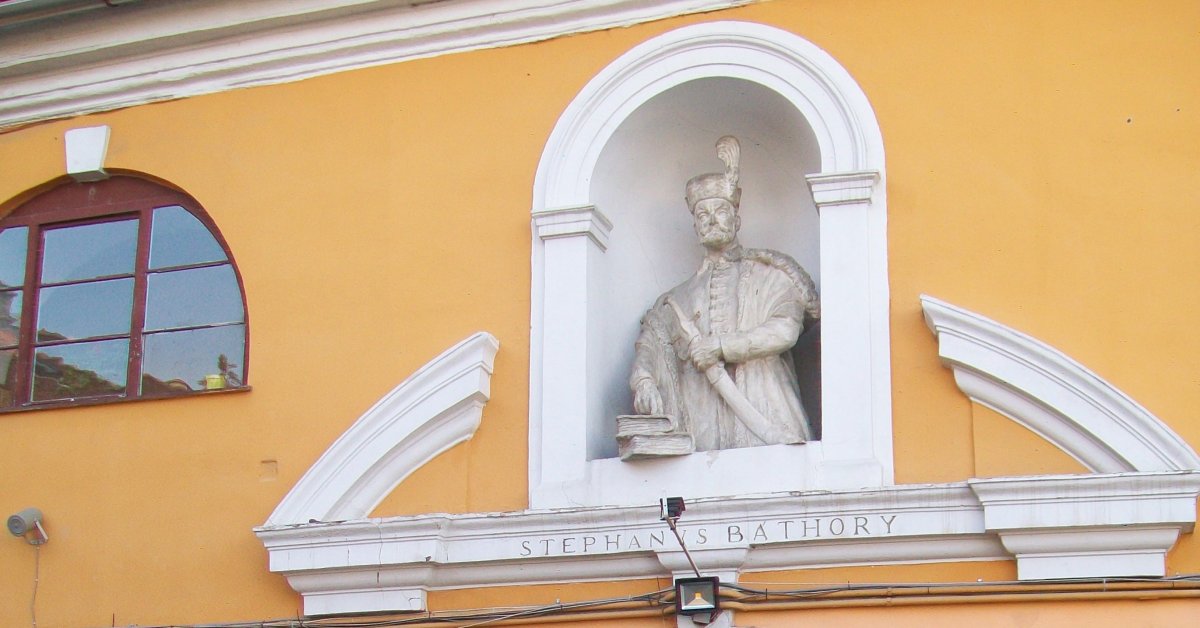 Báthory István mellszobra az általa alapított kolozsvári kollégiumban 