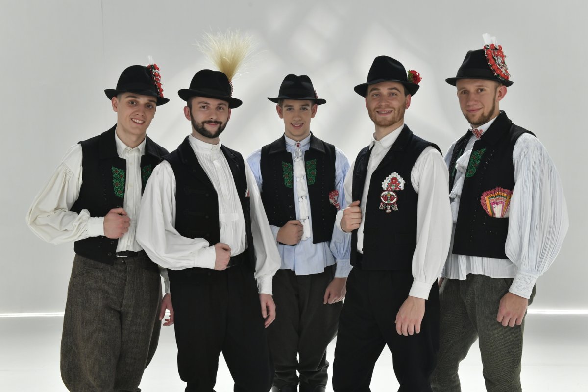 Bethlendi András (jobbról a második) szerint a kalotaszegi táncegyüttesek között jó a kapcsolat &bullet;  Fotó: MTVA