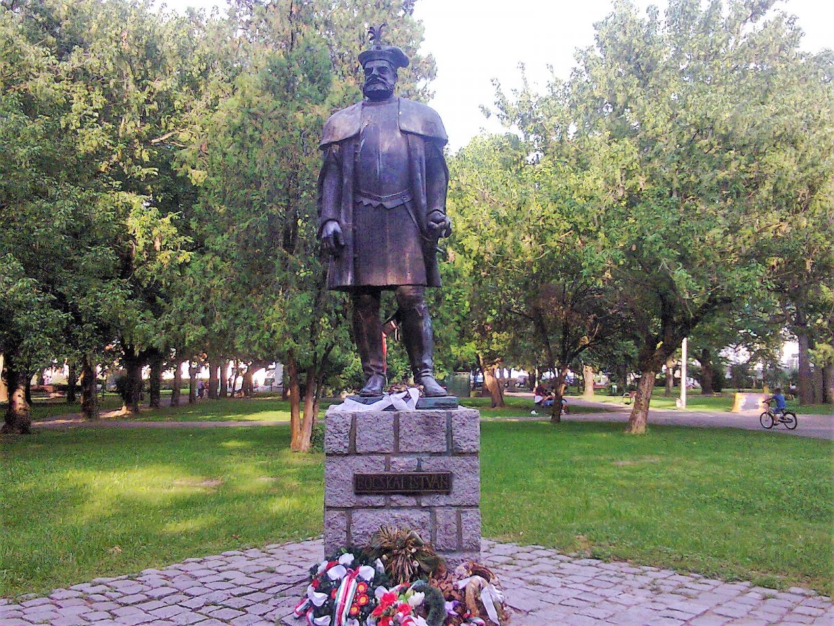 Bocskai István szobra Nagyszalontán. A fejedelmet Kárpát-medence-szerte nagy tisztelet övezi 