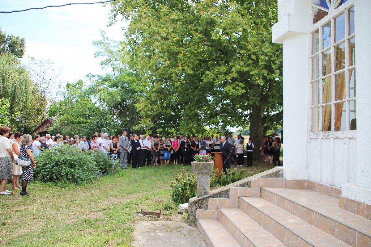 Ünneplő közösség az emléktáblaavatáson &bullet;  Fotó: Sütő Éva