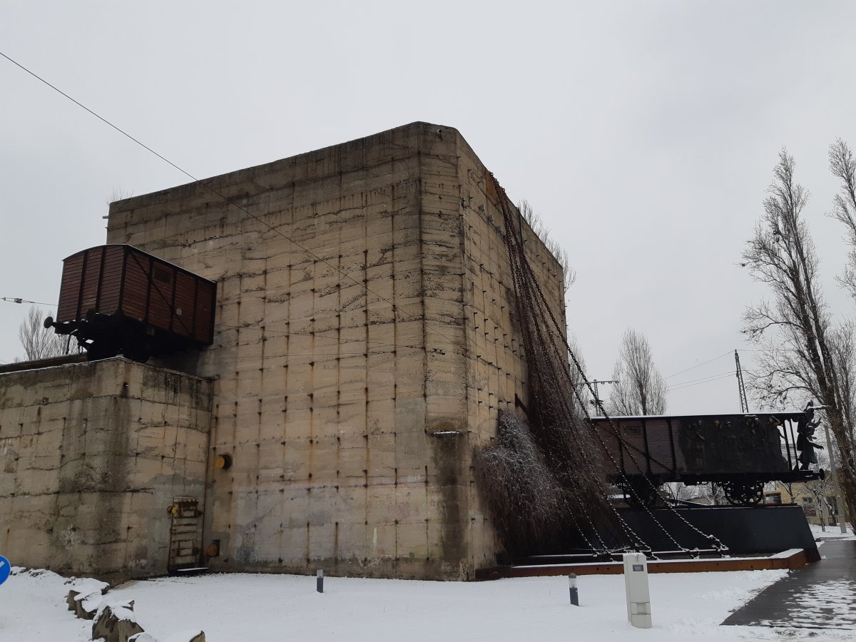 Jellegzetes montázs a Szibériába tartó vagonokkal &bullet;  Fotó: Dr. Ábrám Zoltán