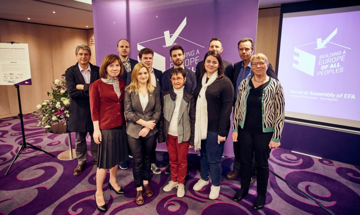 Az Európai Szabad Szövetség idén megválasztott új csúcsvezetősége, első sorban középen Lorena Lopez De Lacalle elnök &bullet;  Fotó: E-F-A. ORG