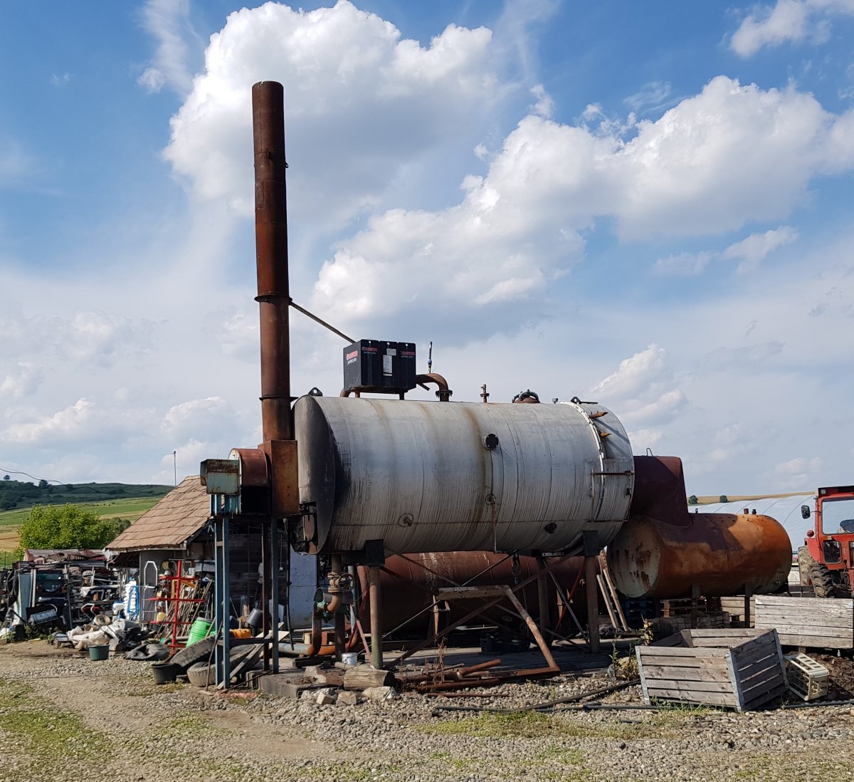 Fahulladékkal üzemelő kazán biztosítja hideg időszakban a fóliasátrak fűtését &bullet;  Fotó: Makkay József
