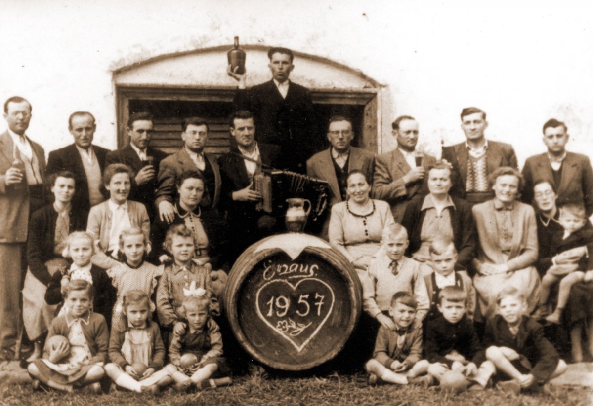 Emmanusz-járó sváb közösség a múlt évszázad derekán •  Fotó: Archív