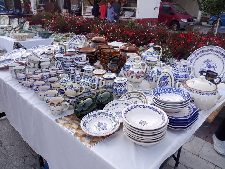 A fazekasmesterek kezei közül csodaszép munkák kerülnek ki •  Fotó: Sárkány Szabolcs