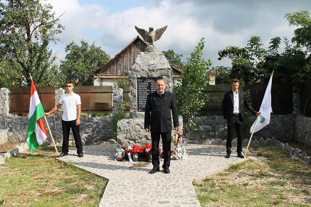 Nyíri Sándor polgármester egy faluünnepségen. A Bihar megyei Kiskerekiben is egyre kevesebb ok van az ünneplésre &bullet;  Fotó: Sütő Éva