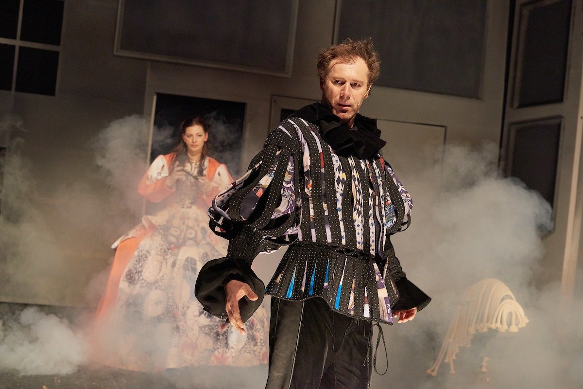 Imre Éva és Szűcs Ervin a kolozsváriak Las Meninas című nagy sikerű előadásában &bullet;  Fotó: Biró István