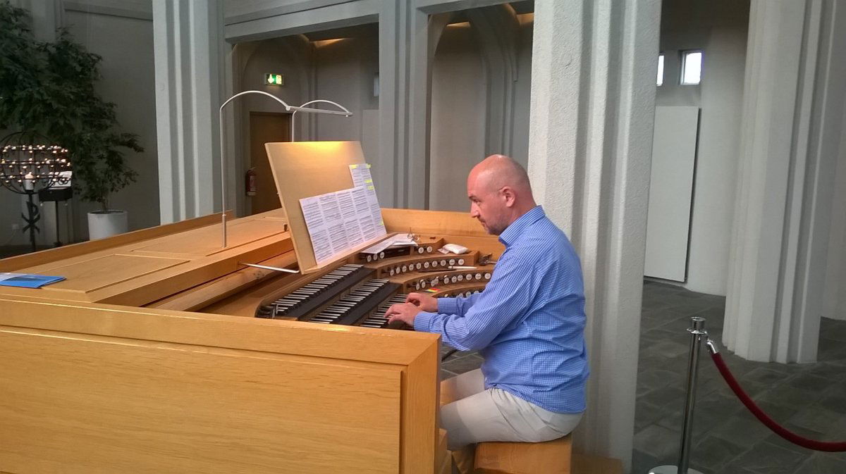 Reykjavikban:
„Az izlandi közönség nagyon
értékelte a koncertemet, olyannyira,
hogy az egyik hallgató
másfél év elteltével is tisztán
emlékezett rá…” &bullet;  Fotó: Facebook