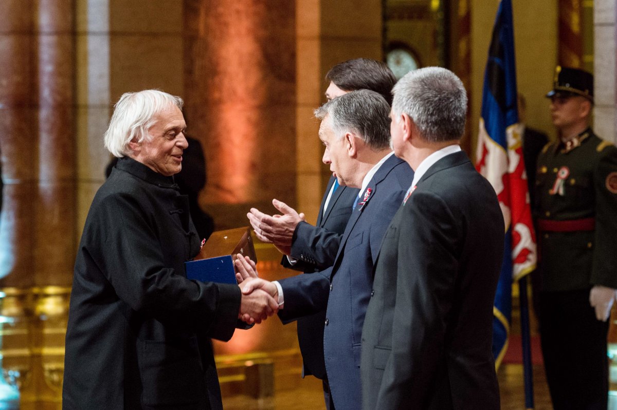Március 15-én Mihály Gábor magyar állami vezetőktől veszi át a Kossuth-díjat • Fotó: MTI