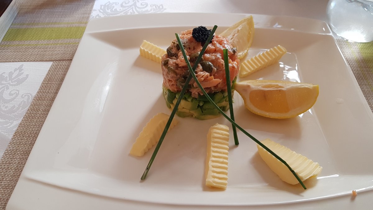 Avokádós lazactatár a Nolio étteremben &bullet;  Fotó: Dorozsmai Endre