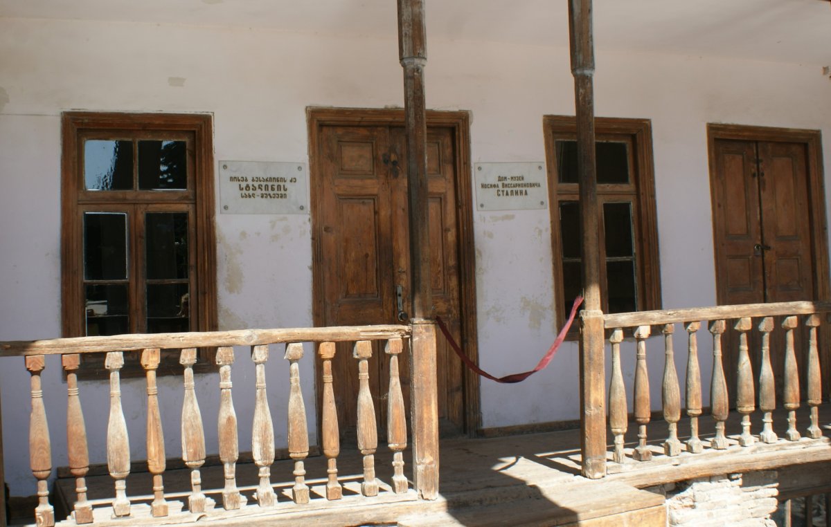 A diktátor szülőháza. A vezér itt élte át gyerekkorában az apai erőszakot &bullet;  Fotó: Csermák Zoltán