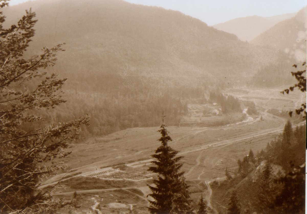 Tájkép. Az Úz völgye 1917-ben a Nagy Háború idején &bullet;  Fotó: Dr. Sándor Istvánné magánarchívuma