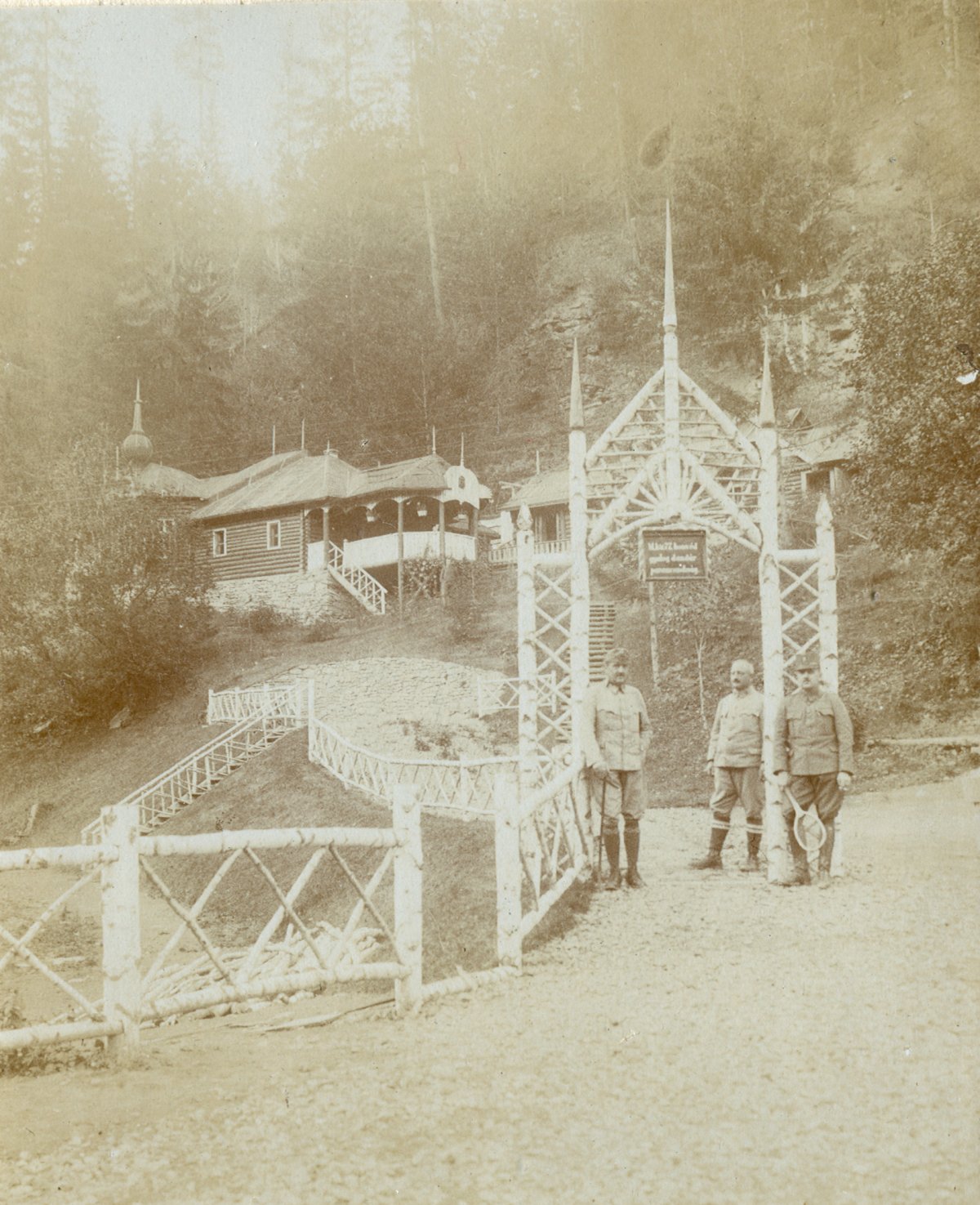 A kassai 77. honvéd gyalogdandár parancsnoksága az Úz völgyében &bullet;  Fotó: Dr. Sándor Istvánné magánarchívuma