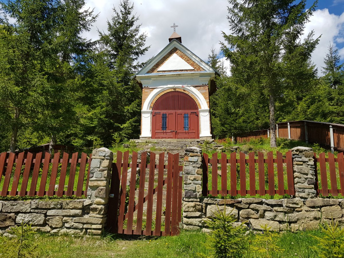 Hadikápolna az egykori Monarchia határán. 1917-ben emelték magyar katonák elesett bajtársaik emlékére &bullet;  Fotó: Makkay József