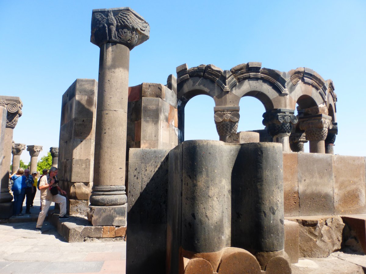 Zvartnoc templomának romjai turisták ezreit vonzzák Örményországban • Fotó: Csermák Judit