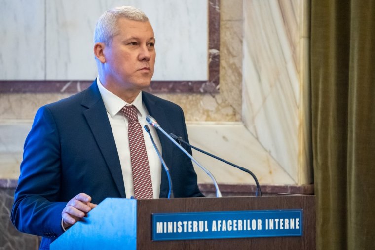 A belügyminiszter szerint 35 ezer ember lépett ki a belügyi szervek kötelékéből