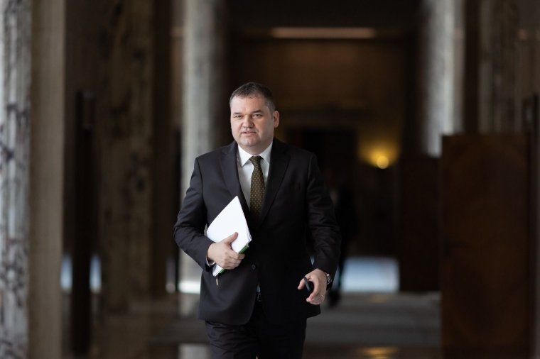 Méltatlan politikai játéknak nevezte az RMDSZ kormányból való kizárását Cseke Attila
